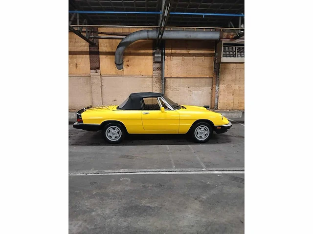 Alfa - spider - personenauto - afbeelding 5 van  9