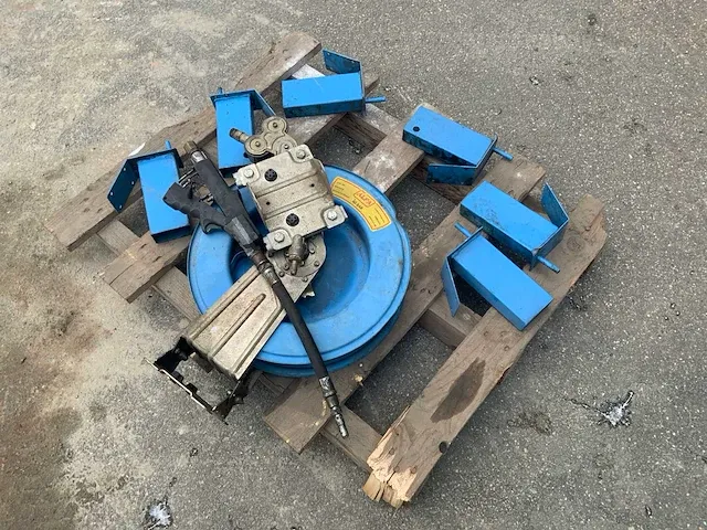 Alfa 60 pneumatische olie haspels op 1 rails (8x) - afbeelding 3 van  12