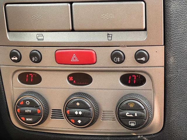 Alfa romeo - 2005 - 147 - 1.6 ts distinctive - 53-rb-fd - afbeelding 6 van  17