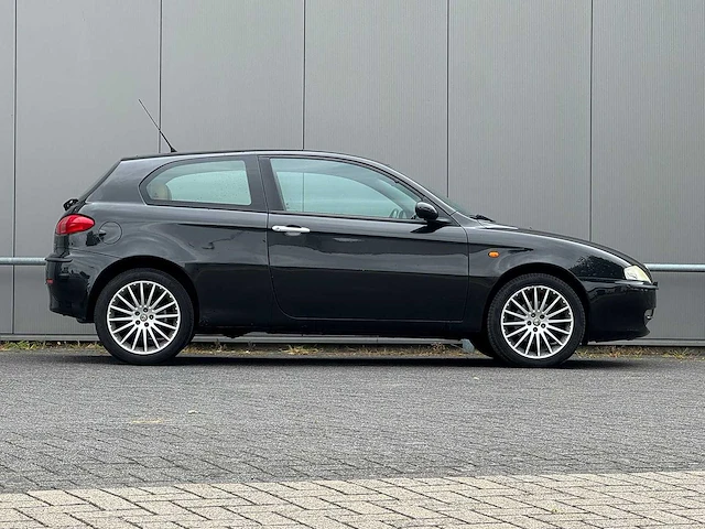 Alfa romeo - 2005 - 147 - 1.6 ts distinctive - 53-rb-fd - afbeelding 12 van  17
