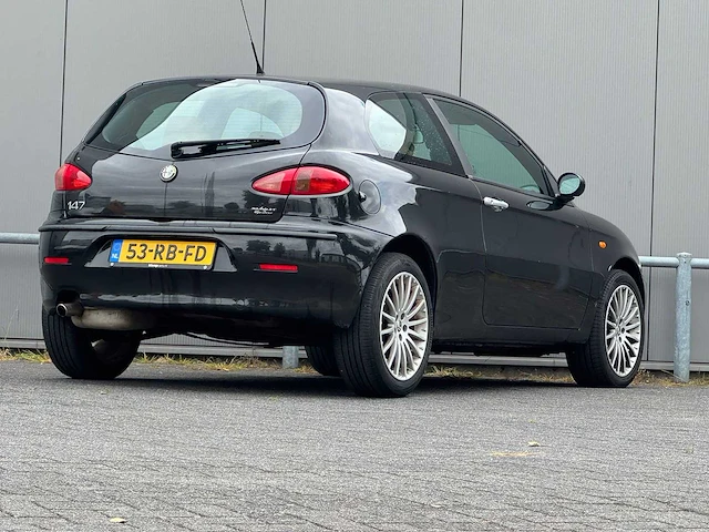 Alfa romeo - 2005 - 147 - 1.6 ts distinctive - 53-rb-fd - afbeelding 13 van  17