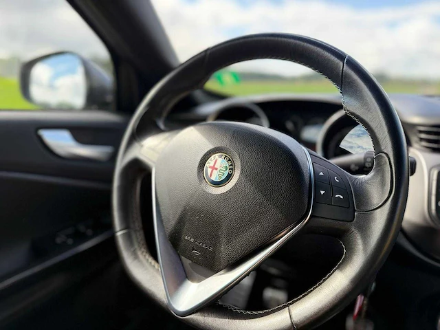 Alfa romeo - 2015 - giulietta - 2.0 jtdm exclusive - 7-zps-55 - afbeelding 2 van  14