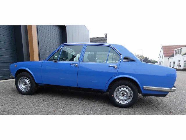 Alfa romeo - alfetta - classic cars >15 - afbeelding 1 van  36