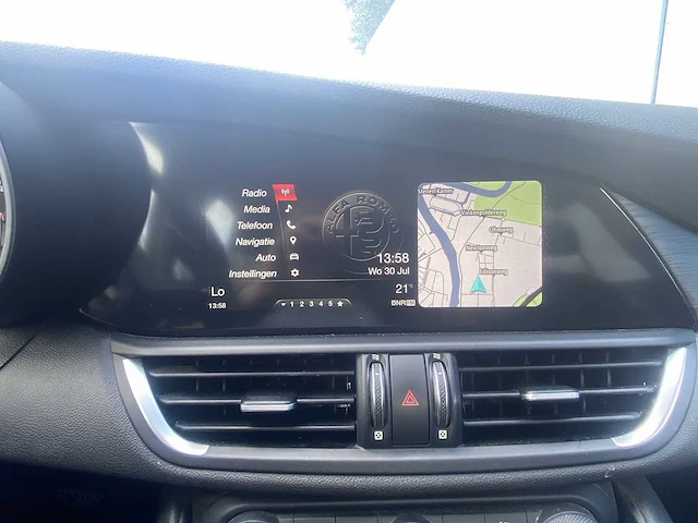 Alfa romeo - giulia - 2.0t super 2018 | l-638-zg - afbeelding 14 van  35