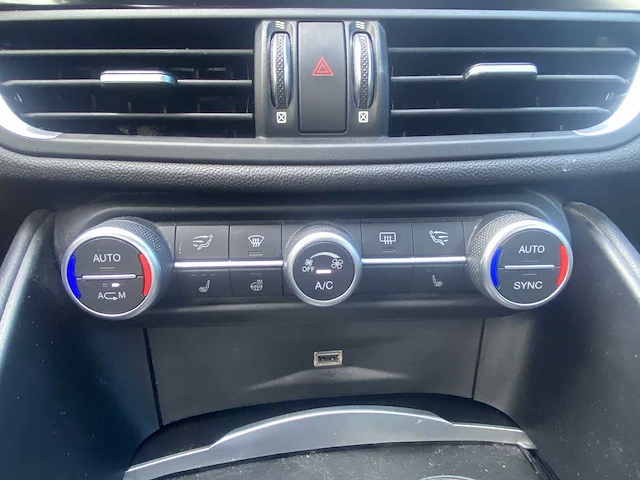 Alfa romeo - giulia - 2.0t super 2018 | l-638-zg - afbeelding 15 van  35