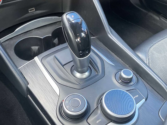 Alfa romeo - giulia - 2.0t super 2018 | l-638-zg - afbeelding 19 van  35