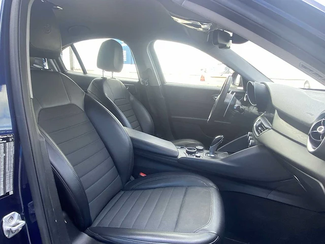 Alfa romeo - giulia - 2.0t super 2018 | l-638-zg - afbeelding 26 van  35