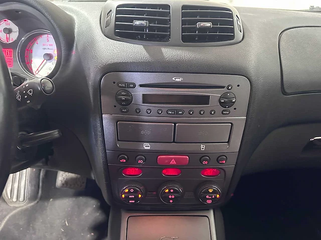 Alfa romeo - gt coupe - 2.0 jts dist. automaat - 94-xs-fd - afbeelding 5 van  19