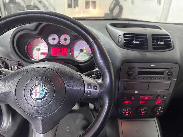 Alfa romeo - gt coupe - 2.0 jts dist. automaat - 94-xs-fd - afbeelding 19 van  19