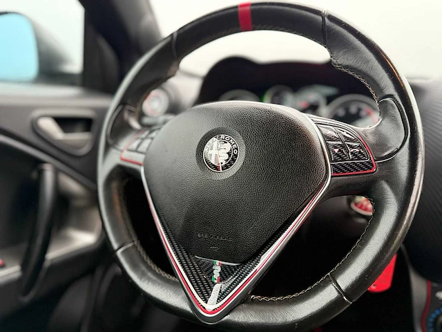 Alfa romeo - mito - 1.4 t qv - 2015 - n-997-dg - afbeelding 2 van  18