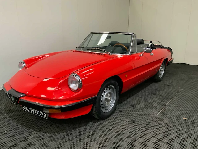 Alfa romeo - spider 1.6 - oldtimer - 1984 - afbeelding 32 van  37