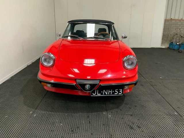 Alfa romeo - spider 1.6 - oldtimer - 1984 - afbeelding 34 van  37