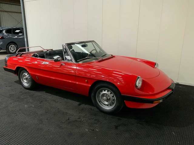 Alfa romeo - spider 1.6 - oldtimer - 1984 - afbeelding 4 van  37