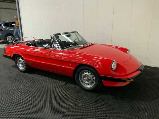 Alfa romeo - spider 1.6 - oldtimer - 1984 - afbeelding 5 van  37