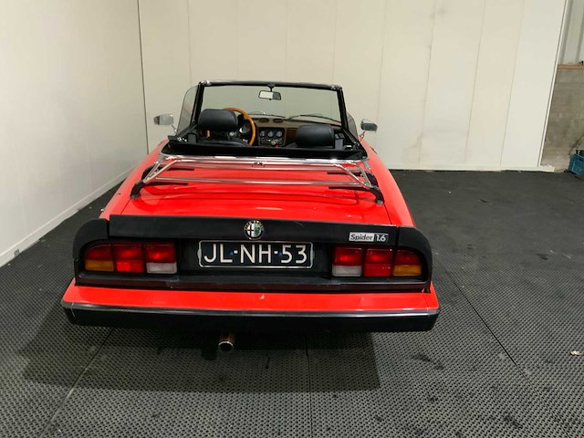 Alfa romeo - spider 1.6 - oldtimer - 1984 - afbeelding 9 van  37