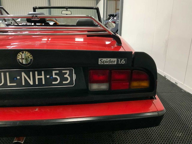 Alfa romeo - spider 1.6 - oldtimer - 1984 - afbeelding 13 van  37