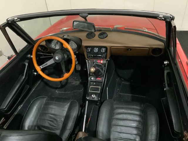 Alfa romeo - spider 1.6 - oldtimer - 1984 - afbeelding 15 van  37