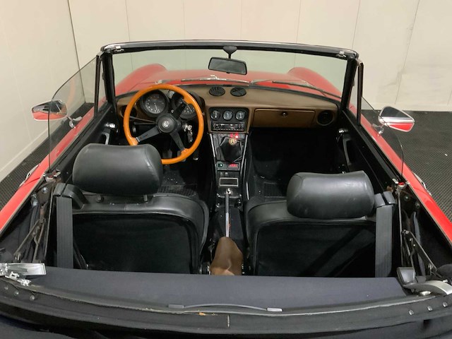 Alfa romeo - spider 1.6 - oldtimer - 1984 - afbeelding 16 van  37