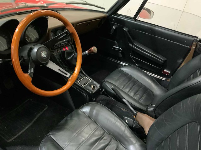 Alfa romeo - spider 1.6 - oldtimer - 1984 - afbeelding 17 van  37