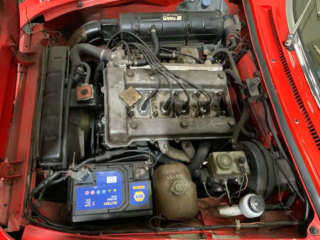 Alfa romeo - spider 1.6 - oldtimer - 1984 - afbeelding 21 van  37