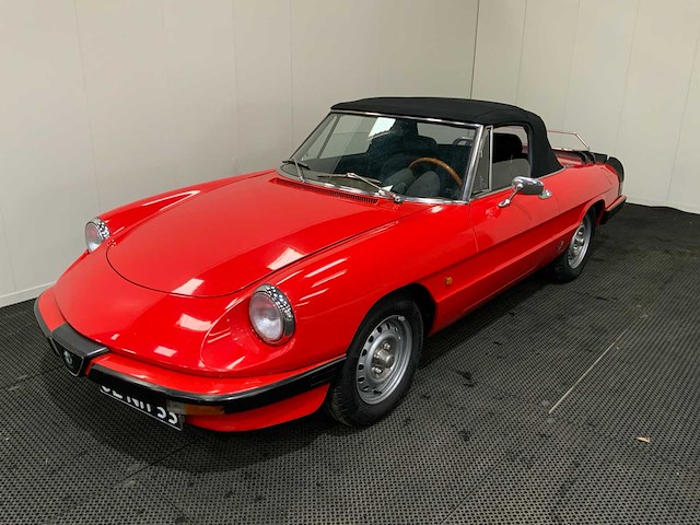 Alfa romeo - spider 1.6 - oldtimer - 1984 - afbeelding 12 van  37