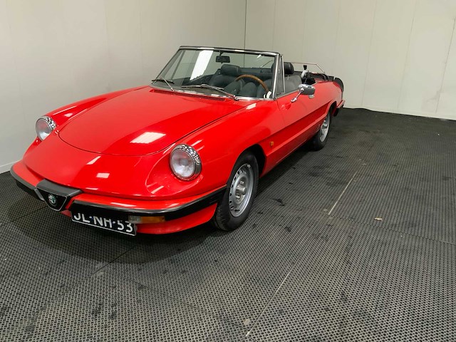 Alfa romeo - spider 1.6 - oldtimer - 1984 - afbeelding 23 van  37
