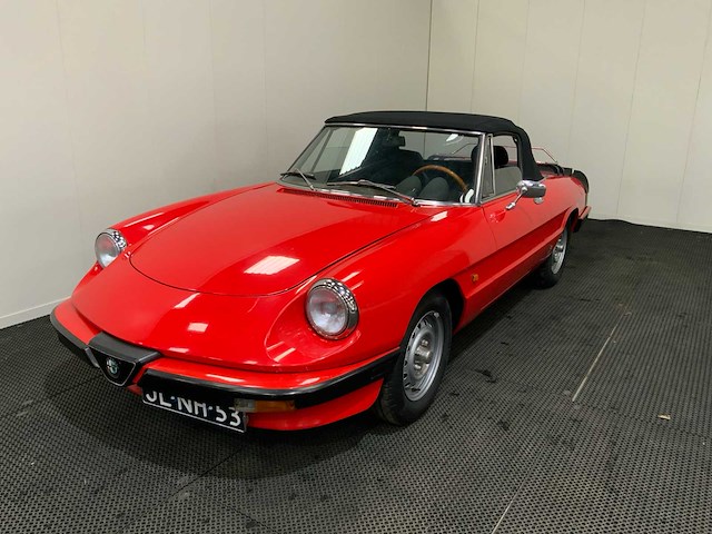 Alfa romeo - spider 1.6 - oldtimer - 1984 - afbeelding 33 van  37