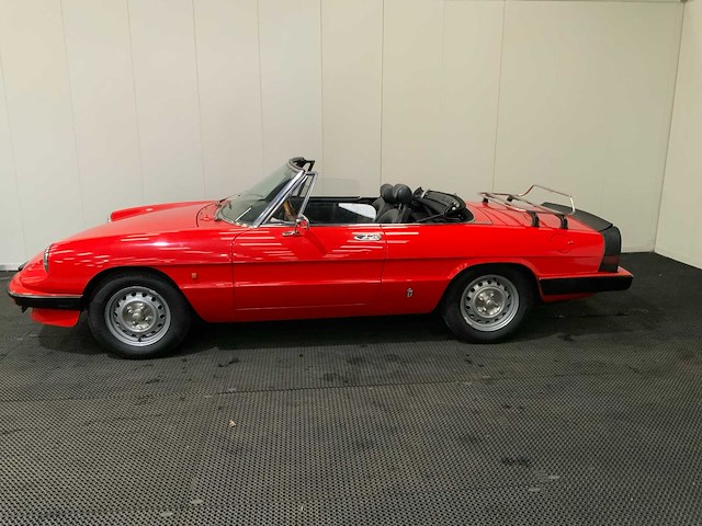 Alfa romeo - spider 1.6 - oldtimer - 1984 - afbeelding 36 van  37