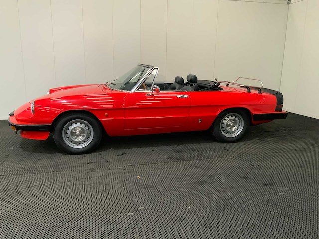 Alfa romeo - spider 1.6 - oldtimer - 1984 - afbeelding 37 van  37