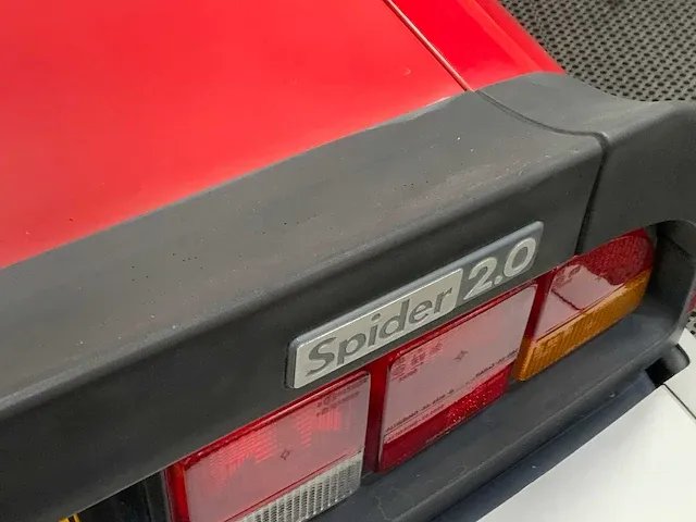 Alfa romeo - spider 2.0 - 1987 - afbeelding 16 van  18