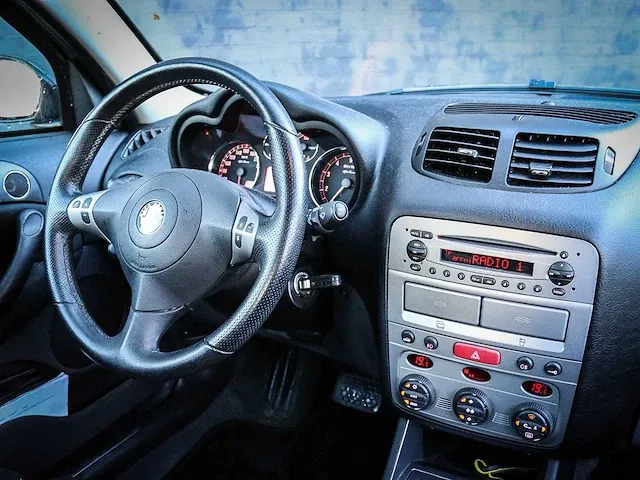 Alfa romeo 147 - 2.0 t.spark business pro selespeed 93-klb-2 - afbeelding 19 van  21