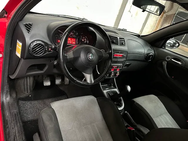 Alfa romeo 147 1.6 ts blackline ii 105pk 2007 -orig. nl- 60-xr-zn - afbeelding 22 van  45