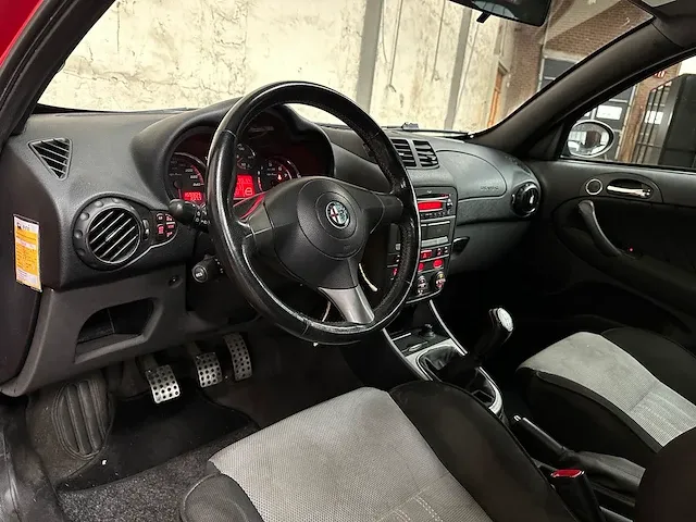 Alfa romeo 147 1.6 ts blackline ii 105pk 2007 -orig. nl- 60-xr-zn - afbeelding 24 van  45