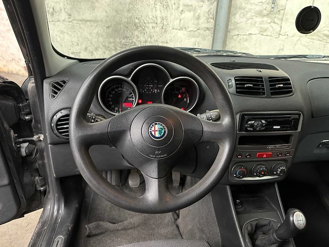 Alfa romeo 147 1.6 ts impression 105pk 2004, 09-ph-kf - afbeelding 10 van  35