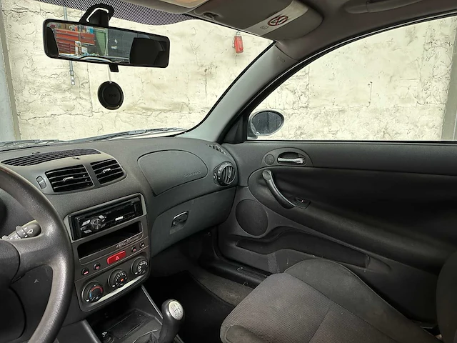 Alfa romeo 147 1.6 ts impression 105pk 2004, 09-ph-kf - afbeelding 11 van  35
