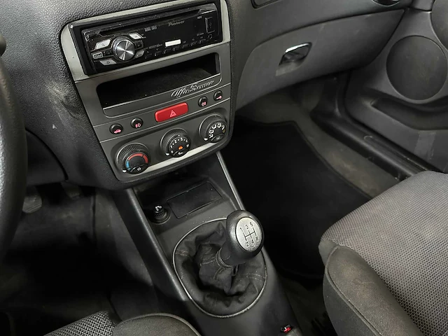 Alfa romeo 147 1.6 ts impression 105pk 2004, 09-ph-kf - afbeelding 16 van  35