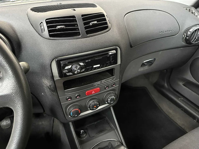 Alfa romeo 147 1.6 ts impression 105pk 2004, 09-ph-kf - afbeelding 17 van  35