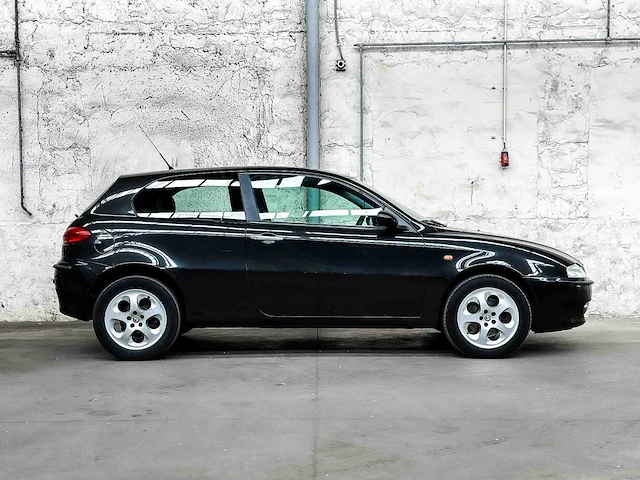 Alfa romeo 147 1.6 ts impression 105pk 2004, 09-ph-kf - afbeelding 33 van  35