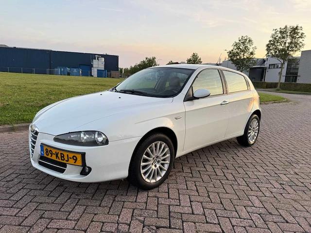 Alfa romeo 147 1.6 ts veloce dist , 89-kbj-9 - afbeelding 1 van  15