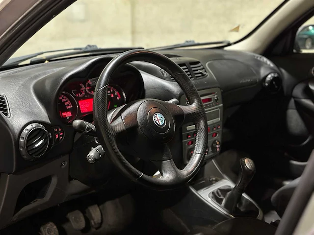 Alfa romeo 147 1.6 t.spark business 105pk 2007, 73-xd-zv - afbeelding 10 van  35