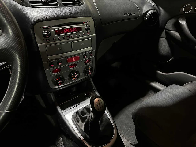 Alfa romeo 147 1.6 t.spark business 105pk 2007, 73-xd-zv - afbeelding 17 van  35