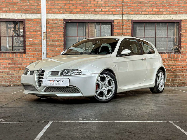 Alfa romeo 147 gta 3.2 v6 250pk 2005 -youngtimer- - afbeelding 1 van  39