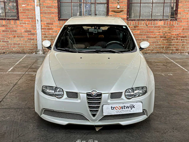 Alfa romeo 147 gta 3.2 v6 250pk 2005 -youngtimer- - afbeelding 36 van  39
