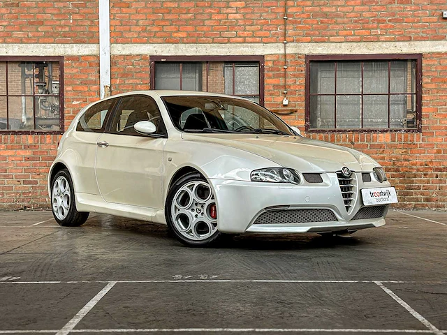 Alfa romeo 147 gta 3.2 v6 250pk 2005 -youngtimer- - afbeelding 37 van  39