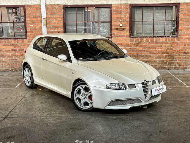 Alfa romeo 147 gta 3.2 v6 250pk 2005 -youngtimer- - afbeelding 38 van  39