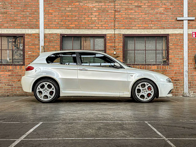 Alfa romeo 147 gta 3.2 v6 250pk 2005 -youngtimer- - afbeelding 39 van  39