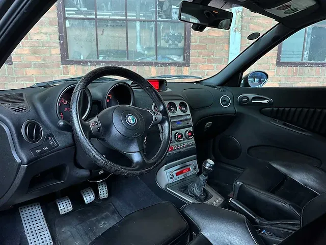 Alfa romeo 156 gta 3.2 v6 250pk 2003 -youngtimer- - afbeelding 24 van  62