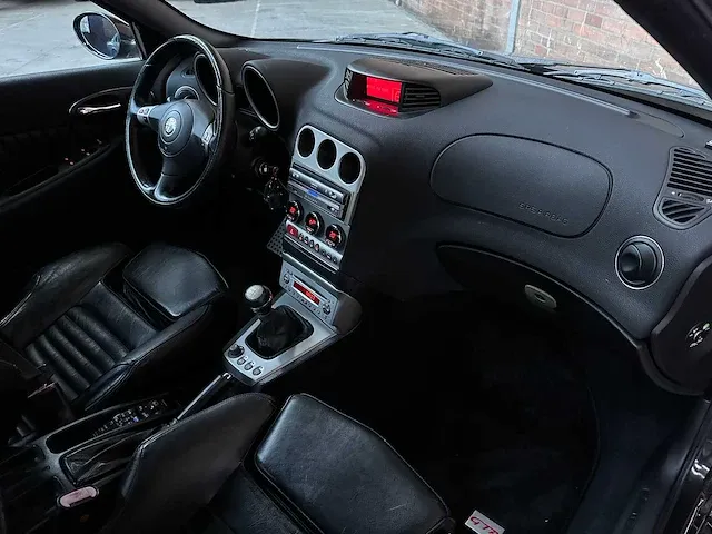 Alfa romeo 156 gta 3.2 v6 250pk 2003 -youngtimer- - afbeelding 44 van  62
