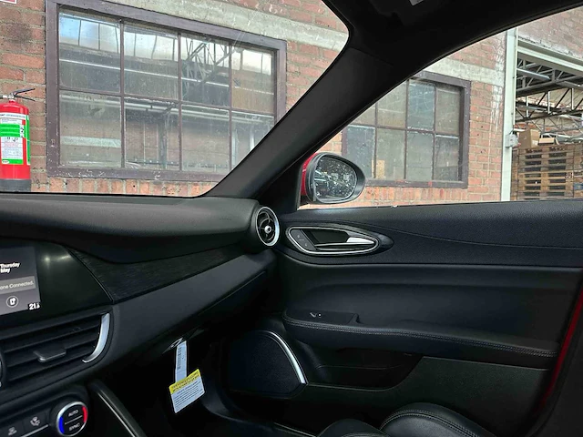 Alfa romeo giulia 2.0 280pk 2023 - afbeelding 25 van  49