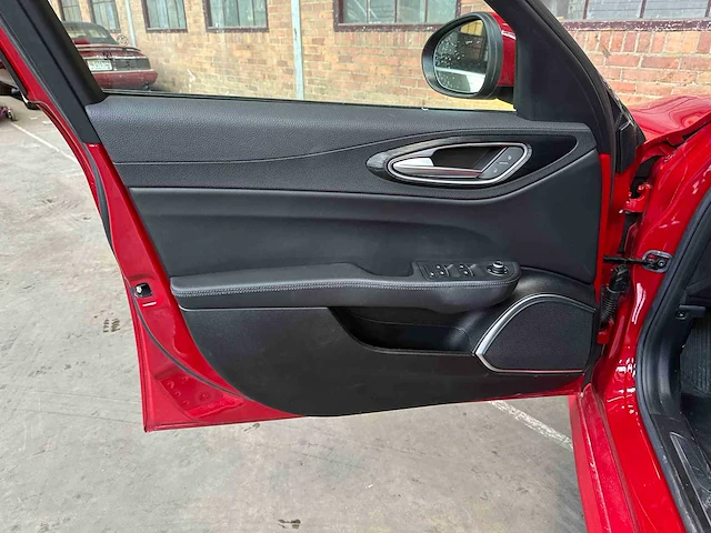 Alfa romeo giulia 2.0 280pk 2023 - afbeelding 27 van  49